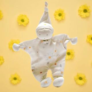 We offer a wide range of organic cotton baby comforters that are stuffed with organic cotton, handmade by a fair trade organisation, suitable from birth and machine washable. Ideal new baby gifts or baby hamper toys. #bestyearstoys #bestyearsbesttoys #babycomforter #organiccuddles #organicbaby #organicbabycomforter #organicbabyproducts #organictoys #fairtradetoys #handmadetoys #organiccotton #newbabygifts #babyshowergifts #babyhampergifts #babyhampers #neutralbaby #wholesaletoysuk #wholesaleuk #wholesaletoys #sme